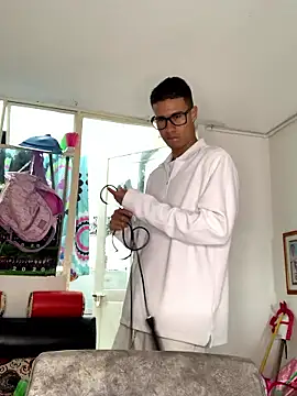 Latin Paisa Boy online show from 01.12.26