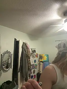 Trippyyb28 online show from 02.28.26