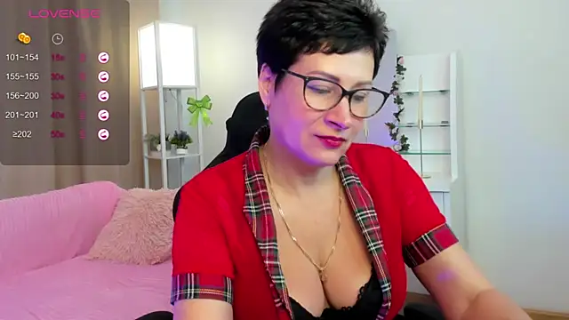 Snapshot of JennyMons chatting on 05.30.26 JennyMons online show from 05.30.26