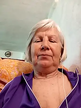 Snapshot of KlaudiaDarling chatting on 04.17.26 KlaudiaDarling online show from 04.17.26