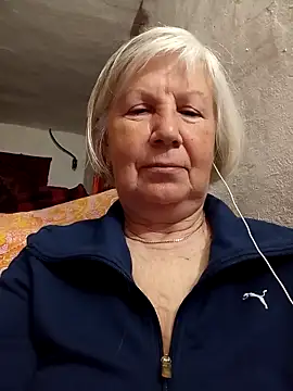 Snapshot of KlaudiaDarling chatting on 04.18.26 KlaudiaDarling online show from 04.18.26