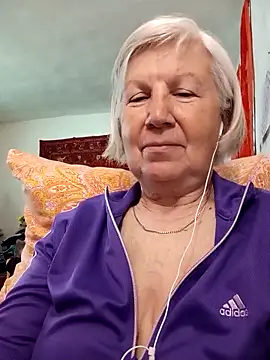 Snapshot of KlaudiaDarling chatting on 04.20.26 KlaudiaDarling online show from 04.20.26