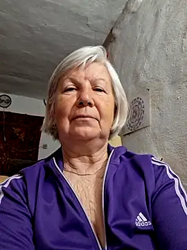 Snapshot of KlaudiaDarling chatting on 04.28.26 KlaudiaDarling online show from 04.28.26
