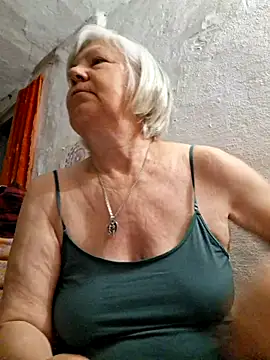 Snapshot of KlaudiaDarling chatting on 05.27.26 KlaudiaDarling online show from 05.27.26
