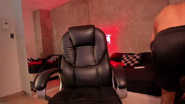 Snapshot of Maximo_Zahir chatting on 01.07.26 Maximo Zahir online show from 01.07.26