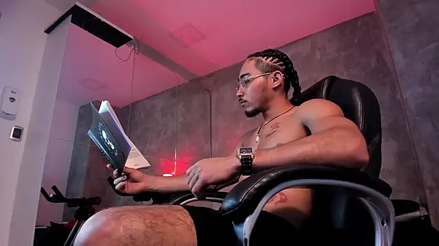 Snapshot of Maximo_Zahir chatting on 01.11.26 Maximo Zahir online show from 01.11.26