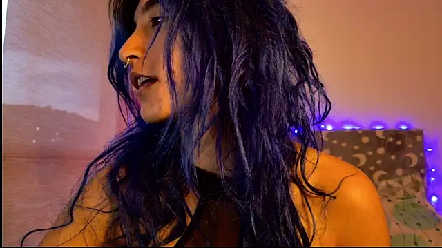 Snapshot of LunaisBack chatting on 03.03.26 LunaisBack online show from 03.03.26