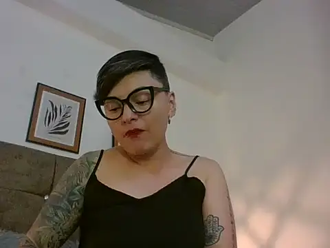 Snapshot of kat_paradise chatting on 04.25.26 kat paradise online show from 04.25.26