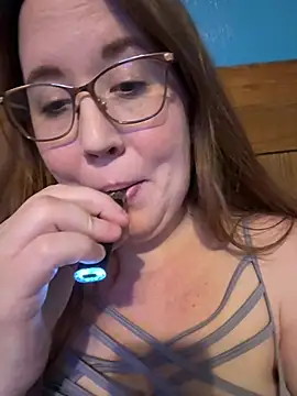 Snapshot of honeybee2033 chatting on 01.11.26 honeybee2033 online show from 01.11.26