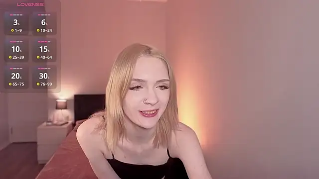 Snapshot of lily_moony chatting on 04.05.26 lily moony online show from 04.05.26