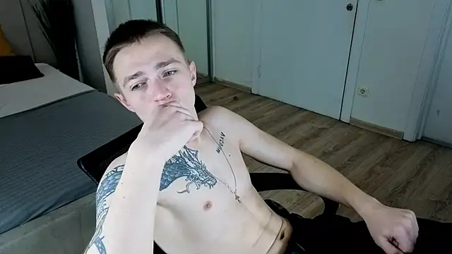 Snapshot of LEO__MILLER chatting on 01.08.26 LEO MILLER online show from 01.08.26