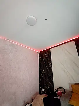 Isis Hot   online show from 02.22.26