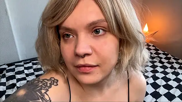 Snapshot of MelliSifuentes chatting on 01.08.26 MelliSifuentes online show from 01.08.26