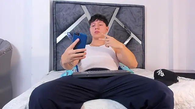 Snapshot of Liam_saint chatting on 02.12.26 Liam saint online show from 02.12.26