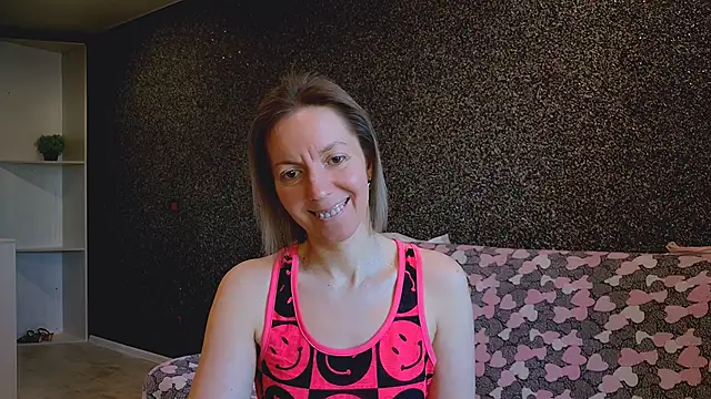 Snapshot of Amanda_Luxe chatting on 03.25.26 Amanda Luxe online show from 03.25.26