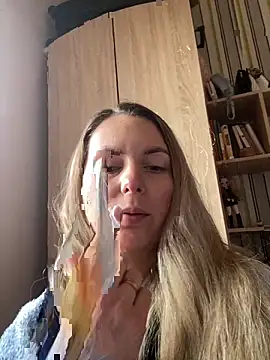 VikiLove765 online show from 02.11.26