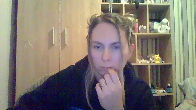 VikiLove765 online show from 02.12.26