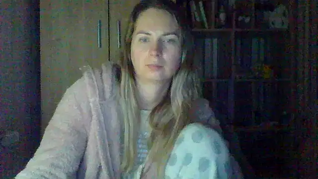 VikiLove765 online show from 02.14.26