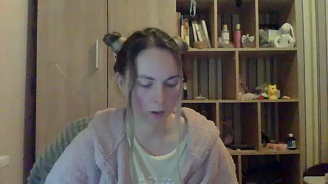 VikiLove765 online show from 02.28.26