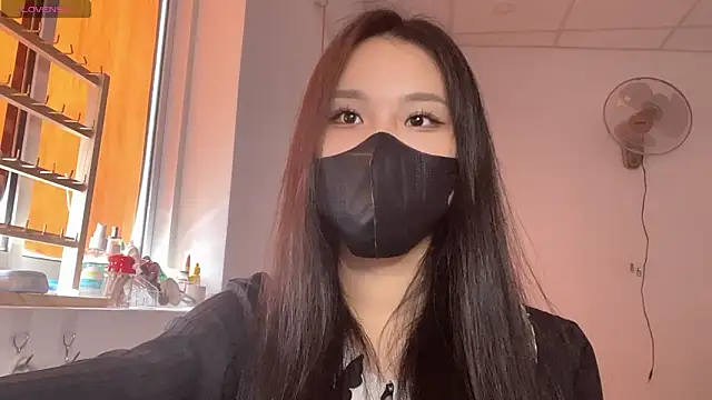 Snapshot of Tieu-May chatting on 02.26.26 Tieu-May online show from 02.26.26