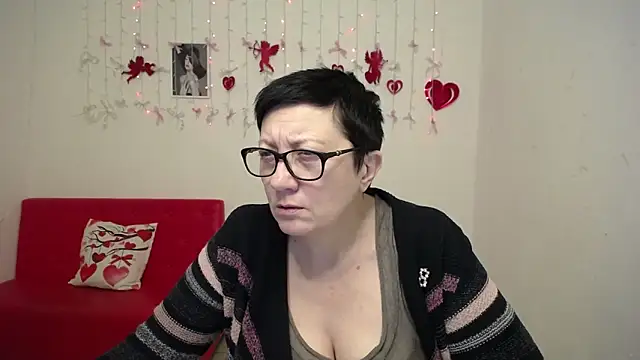 Snapshot of EmilyL0ve chatting on 02.12.26 EmilyL0ve online show from 02.12.26