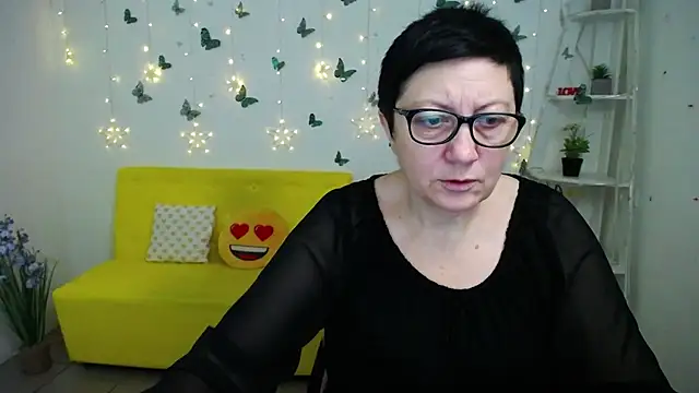 Snapshot of EmilyL0ve chatting on 02.21.26 EmilyL0ve online show from 02.21.26