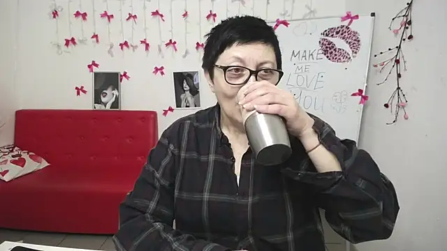 Snapshot of EmilyL0ve chatting on 02.24.26 EmilyL0ve online show from 02.24.26