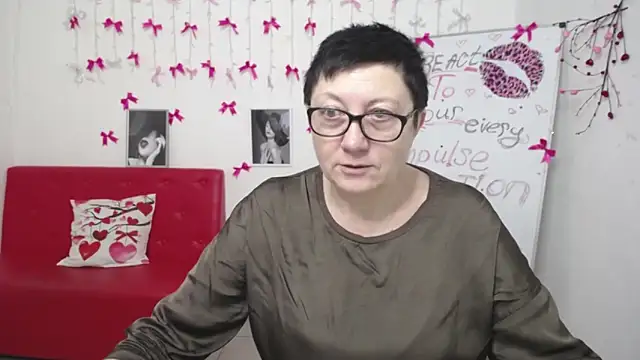 Snapshot of EmilyL0ve chatting on 03.04.26 EmilyL0ve online show from 03.04.26