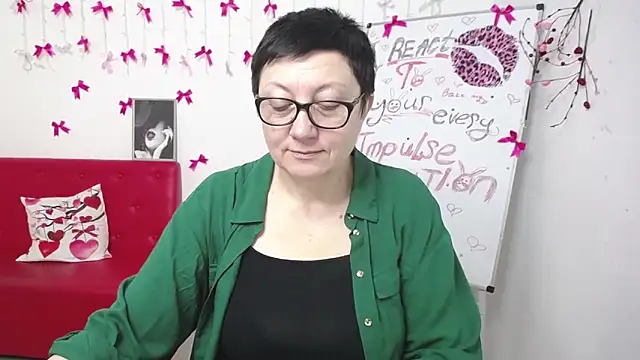 Snapshot of EmilyL0ve chatting on 03.14.26 EmilyL0ve online show from 03.14.26