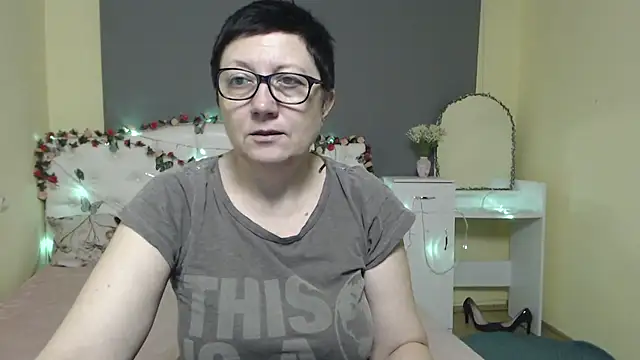 Snapshot of EmilyL0ve chatting on 03.15.26 EmilyL0ve online show from 03.15.26