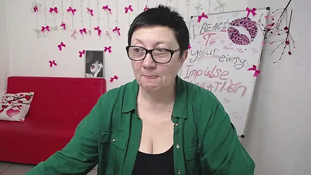 Snapshot of EmilyL0ve chatting on 03.16.26 EmilyL0ve online show from 03.16.26