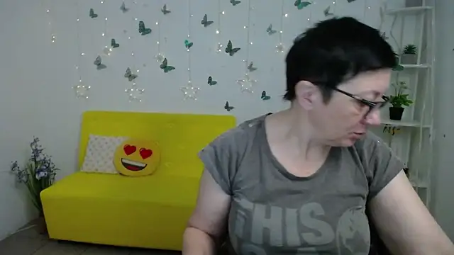 Snapshot of EmilyL0ve chatting on 03.18.26 EmilyL0ve online show from 03.18.26