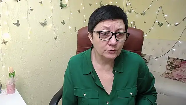 Snapshot of EmilyL0ve chatting on 03.22.26 EmilyL0ve online show from 03.22.26