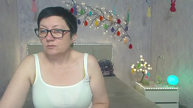 Snapshot of EmilyL0ve chatting on 04.02.26 EmilyL0ve online show from 04.02.26