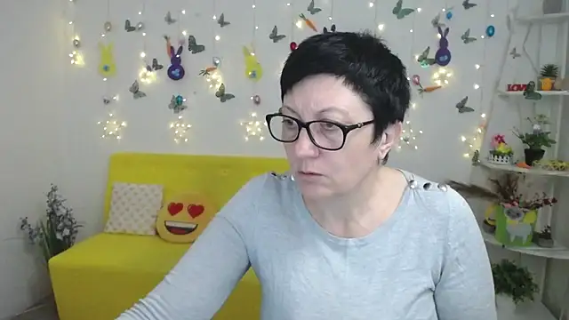 Snapshot of EmilyL0ve chatting on 04.04.26 EmilyL0ve online show from 04.04.26