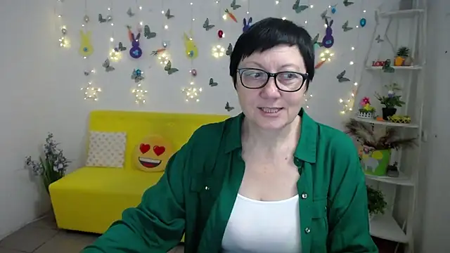 Snapshot of EmilyL0ve chatting on 04.09.26 EmilyL0ve online show from 04.09.26