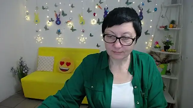 Snapshot of EmilyL0ve chatting on 04.09.26 EmilyL0ve online show from 04.09.26