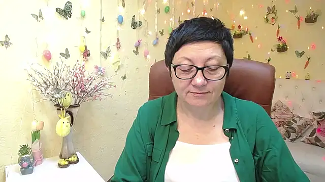 Snapshot of EmilyL0ve chatting on 04.12.26 EmilyL0ve online show from 04.12.26