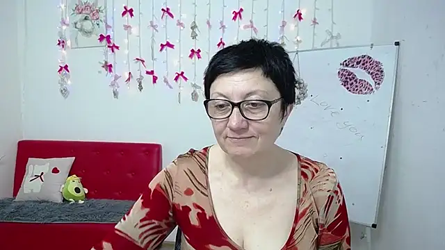 Snapshot of EmilyL0ve chatting on 04.15.26 EmilyL0ve online show from 04.15.26