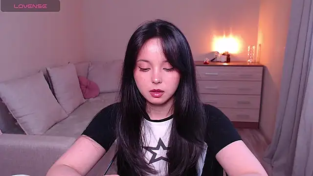 Snapshot of lia_hetty chatting on 05.15.26 lia hetty online show from 05.15.26