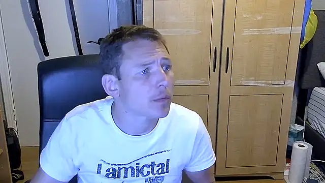 Snapshot of AurinSky chatting on 06.14.26 AurinSky online show from 06.14.26