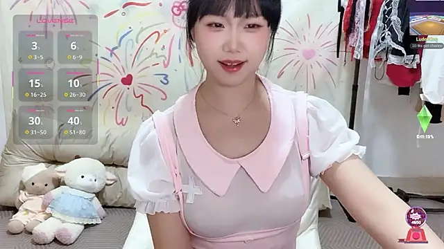 Snapshot of xiaoguai99 chatting on 04.14.26 xiaoguai99 online show from 04.14.26