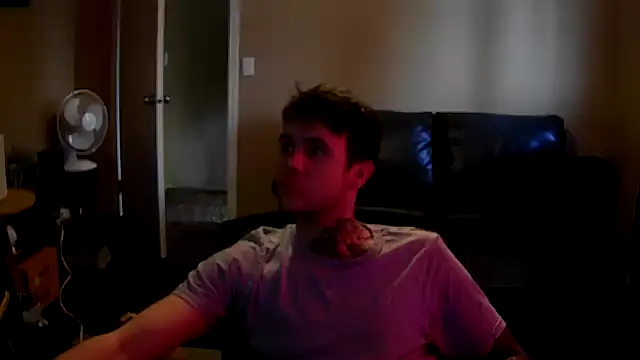 Snapshot of skateboardskate chatting on 01.10.26 skateboardskate online show from 01.10.26