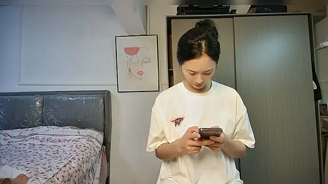 Snapshot of djjfnfczks chatting on 05.15.26 djjfnfczks online show from 05.15.26
