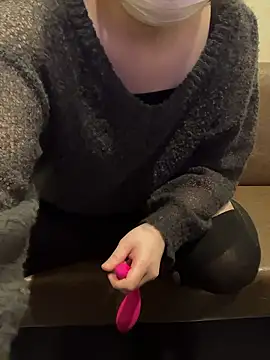 Snapshot of pon05240 chatting on 04.14.26 pon05240 online show from 04.14.26