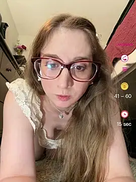 Snapshot of Elenore_hoesevelt chatting on 05.26.26 Elenore hoesevelt online show from 05.26.26