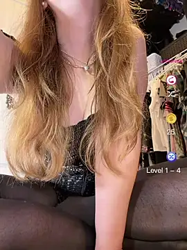 Snapshot of Elenore_hoesevelt chatting on 06.28.26 Elenore hoesevelt online show from 06.28.26