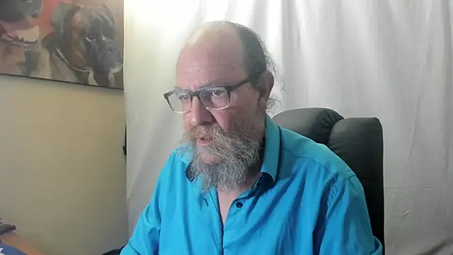 Snapshot of Uncle_Hottie chatting on 01.08.26 Uncle Hottie online show from 01.08.26