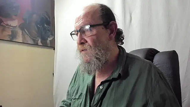 Snapshot of Uncle_Hottie chatting on 01.10.26 Uncle Hottie online show from 01.10.26