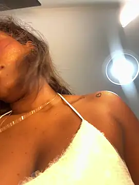 Snapshot of EroticAlana1 chatting on 05.23.26 EroticAlana1 online show from 05.23.26